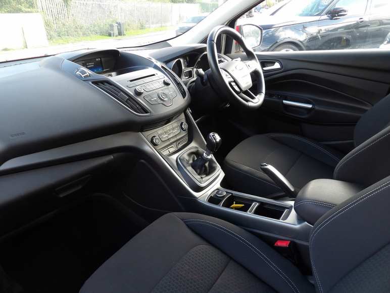 FORD KUGA