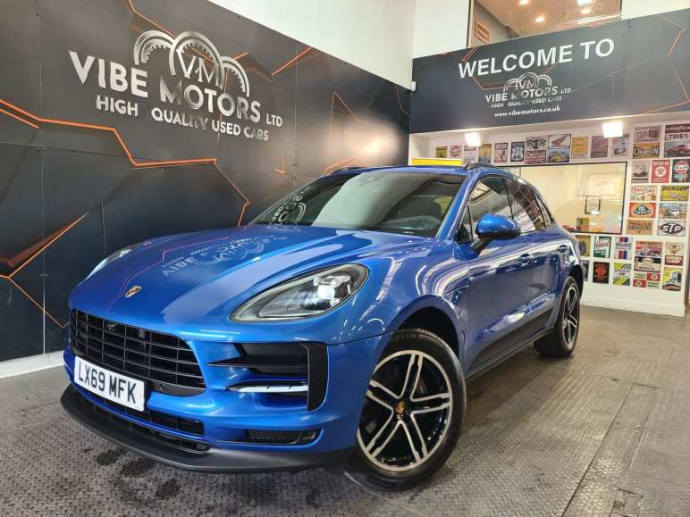 PORSCHE MACAN