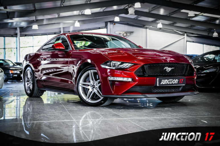 FORD MUSTANG