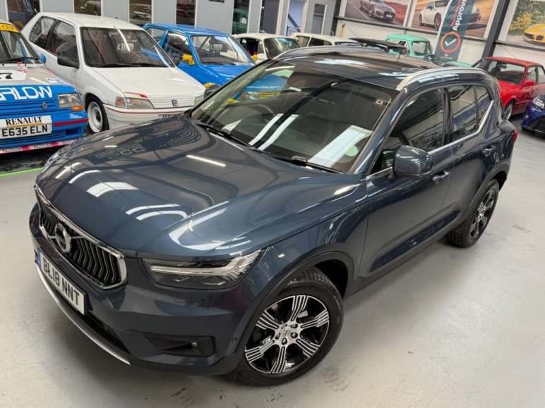 VOLVO XC40