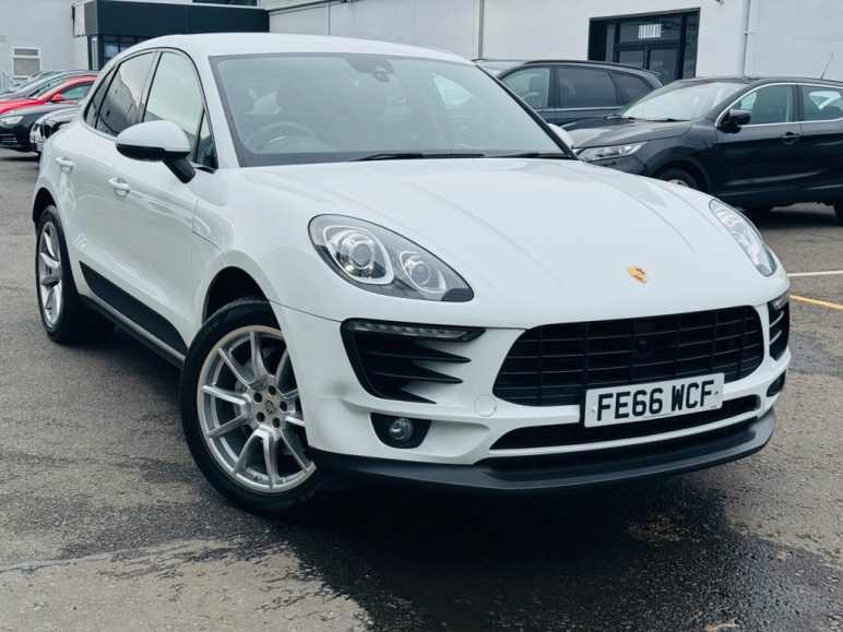 PORSCHE MACAN