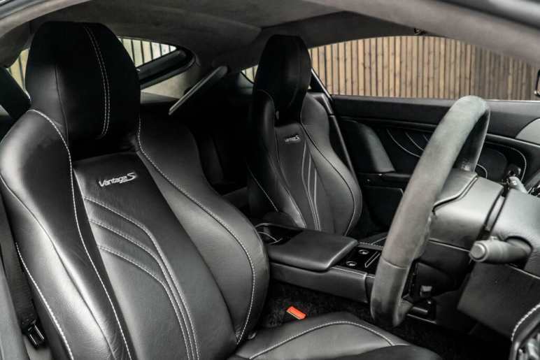 ASTON MARTIN VANTAGE