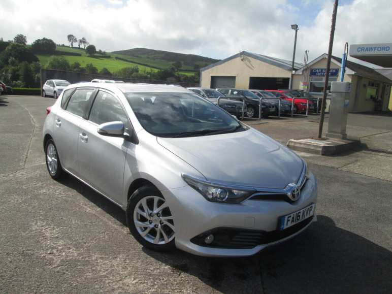 TOYOTA AURIS