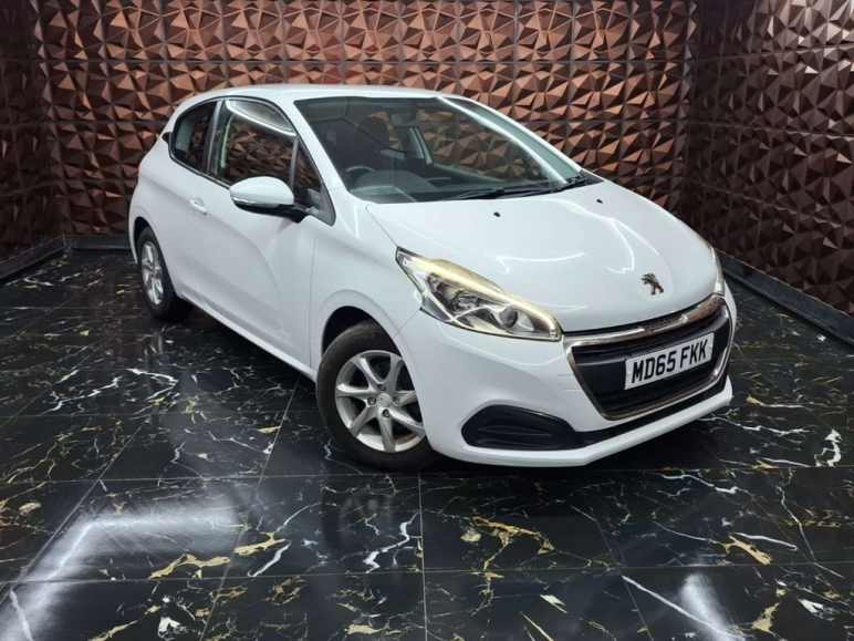 PEUGEOT 208