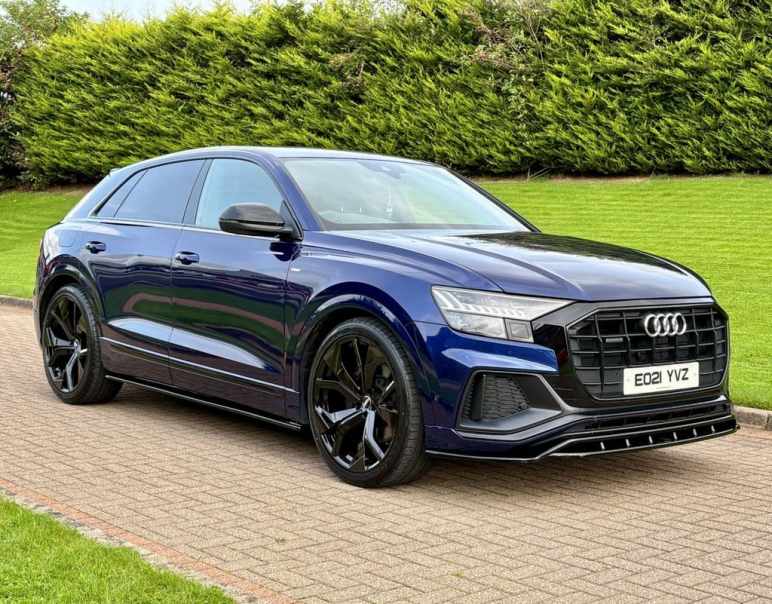 AUDI Q8
