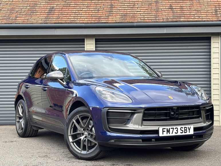 PORSCHE MACAN
