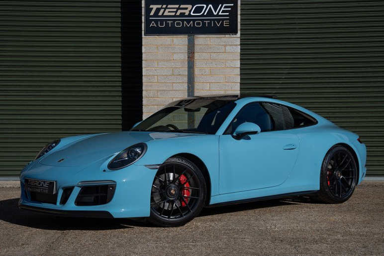 PORSCHE 911