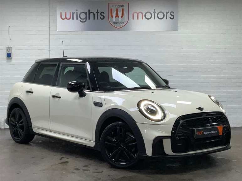 MINI HATCHBACK