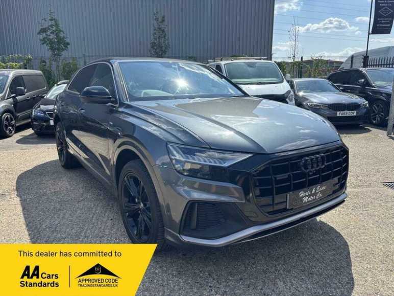 AUDI Q8