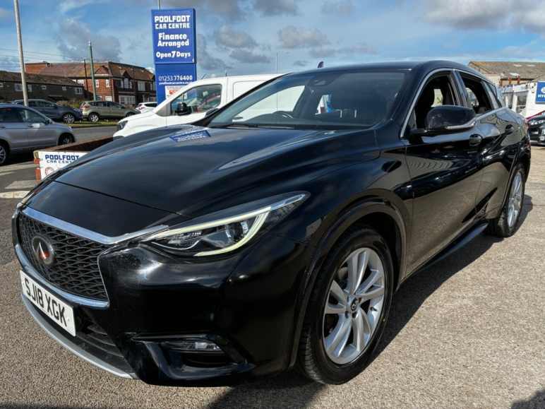 Infiniti Q30