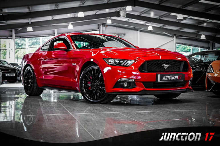 FORD MUSTANG