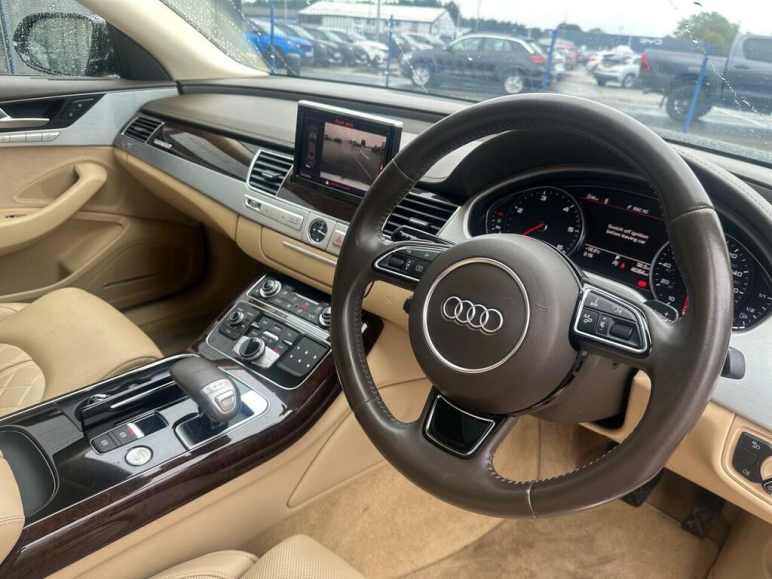 AUDI A8