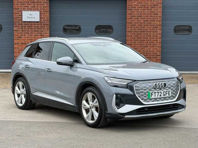 AUDI Q4