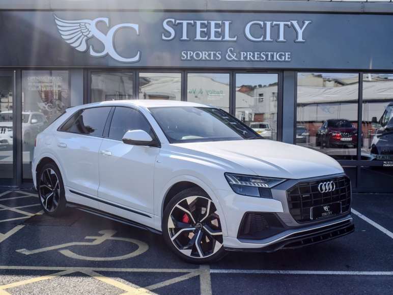 AUDI Q8