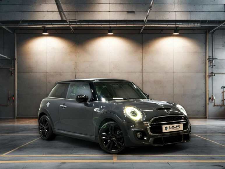 MINI HATCHBACK