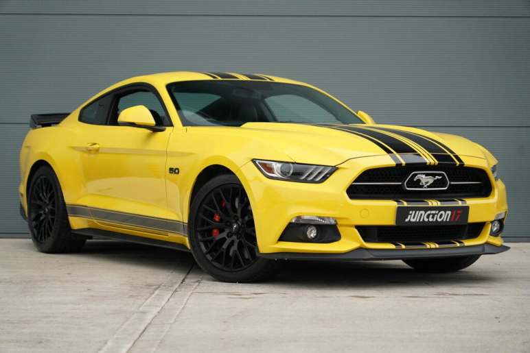 FORD MUSTANG