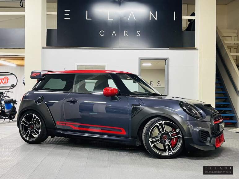 MINI HATCHBACK