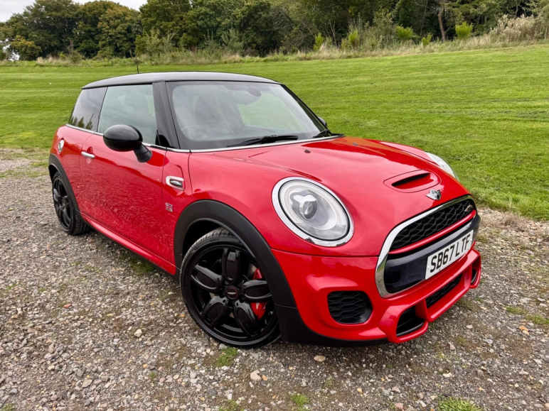 MINI HATCHBACK