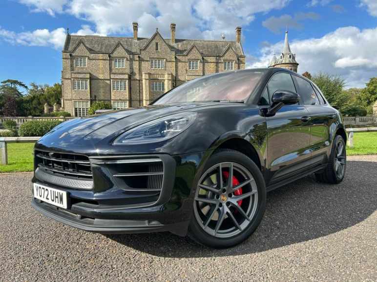 PORSCHE MACAN