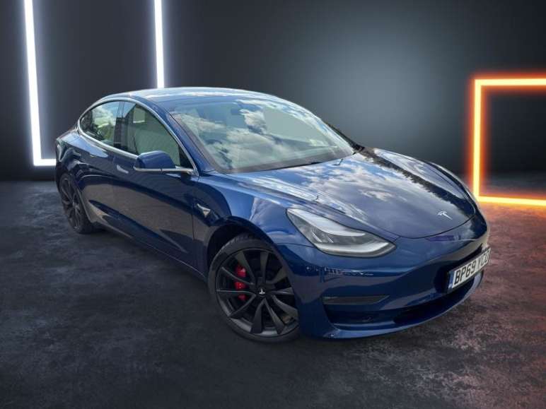 TESLA MODEL 3