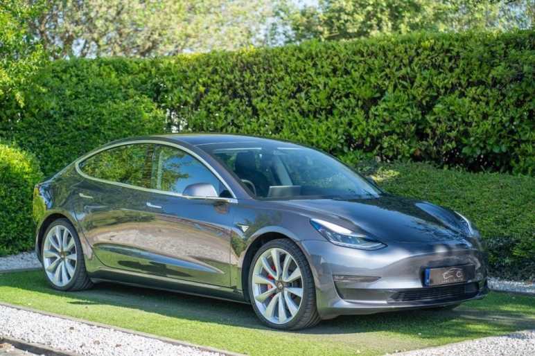 TESLA MODEL 3