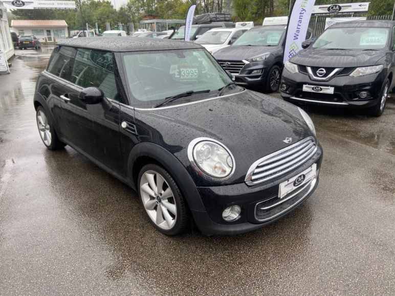 MINI HATCHBACK