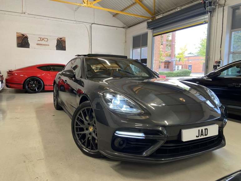 PORSCHE PANAMERA