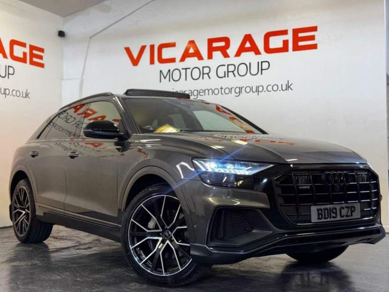 AUDI Q8