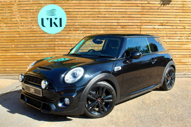 MINI HATCHBACK