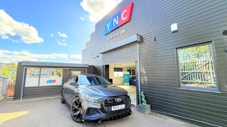 AUDI Q8