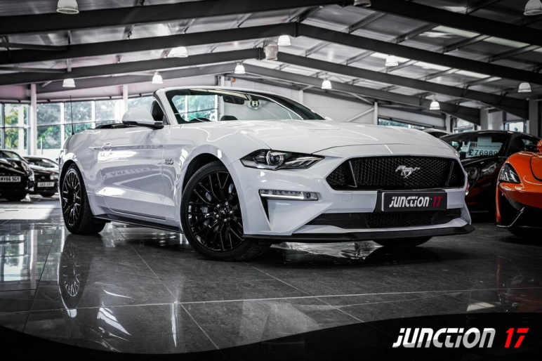 FORD MUSTANG