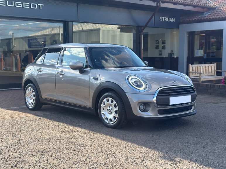 MINI HATCHBACK