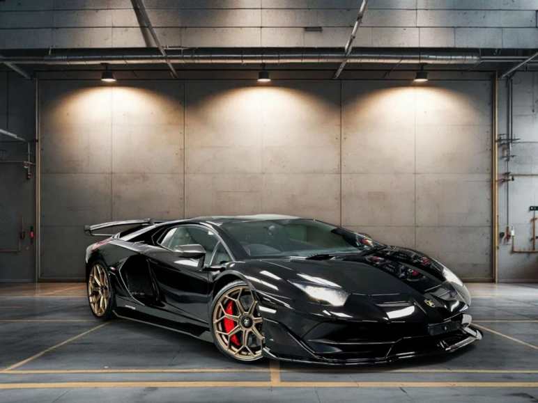 LAMBORGHINI AVENTADOR