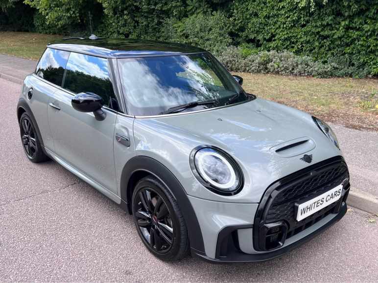 MINI HATCHBACK