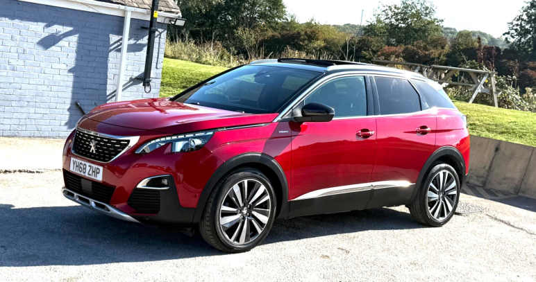 PEUGEOT 3008