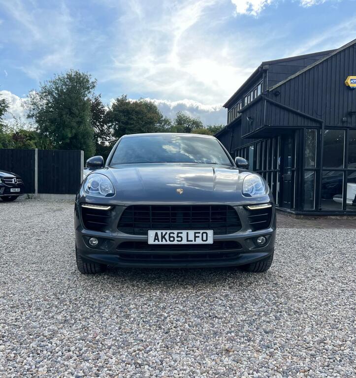 PORSCHE MACAN
