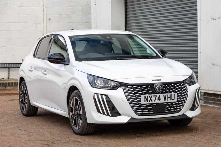 PEUGEOT 208