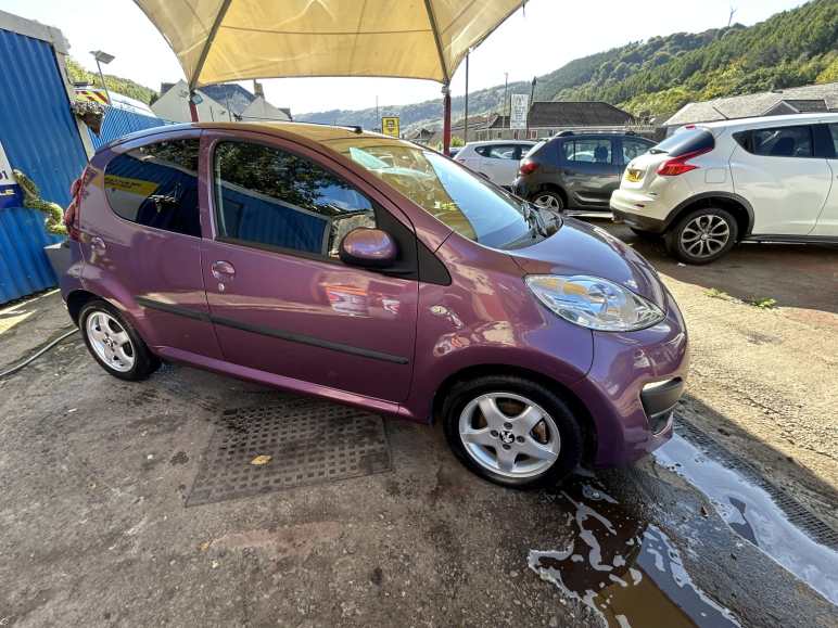 PEUGEOT 107