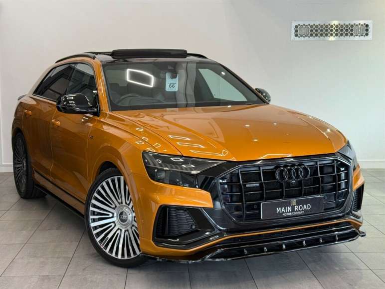 AUDI Q8