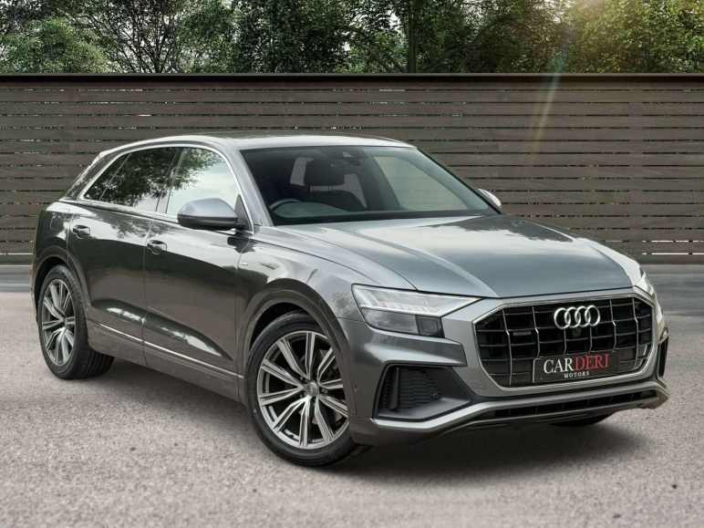 AUDI Q8