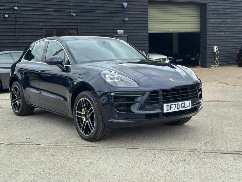 PORSCHE MACAN