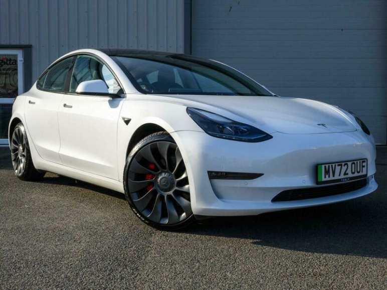 TESLA MODEL 3