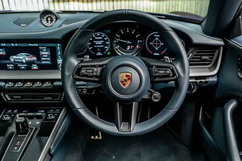 PORSCHE 911