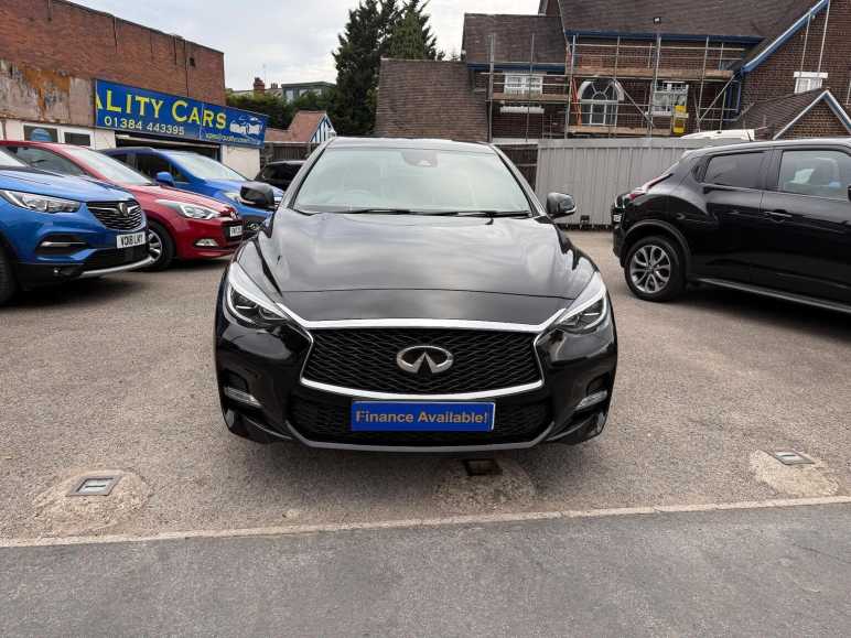 INFINITI Q30