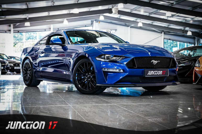 FORD MUSTANG