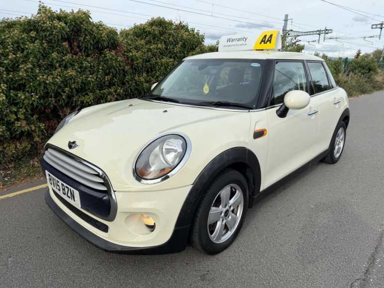 MINI HATCHBACK