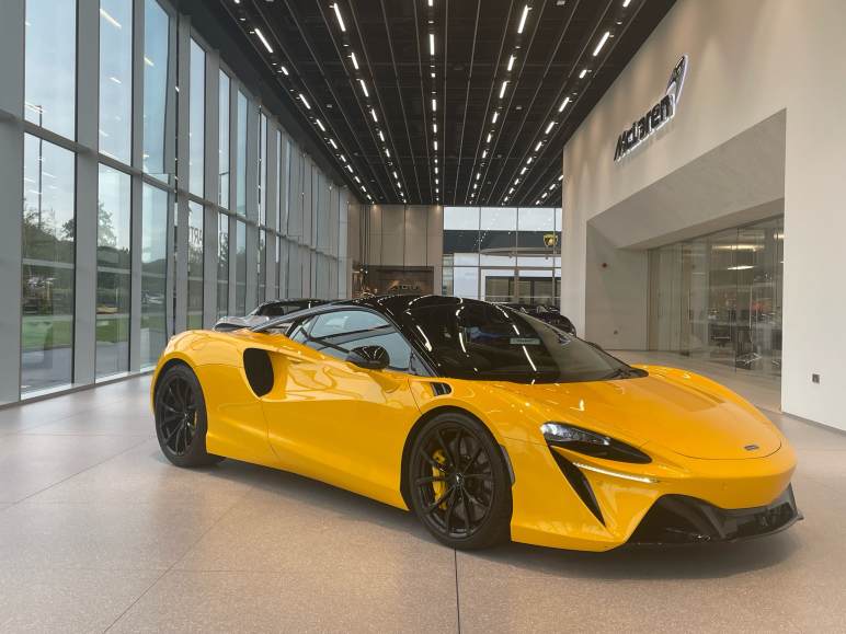 MCLAREN ARTURA