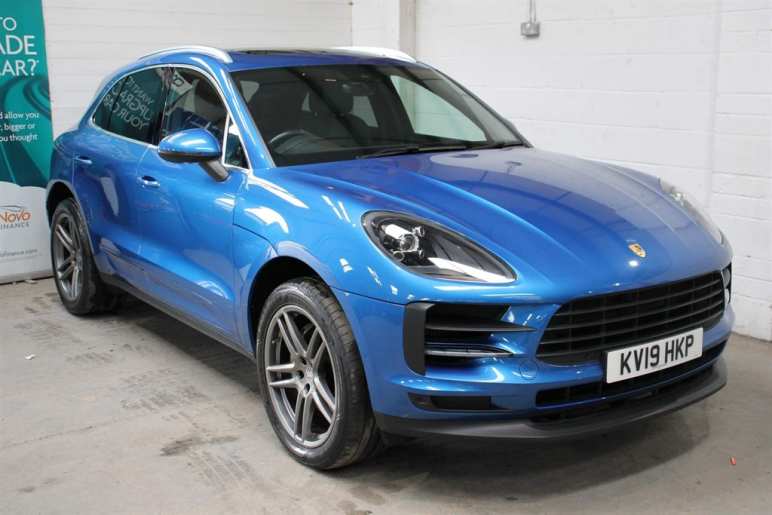 PORSCHE MACAN