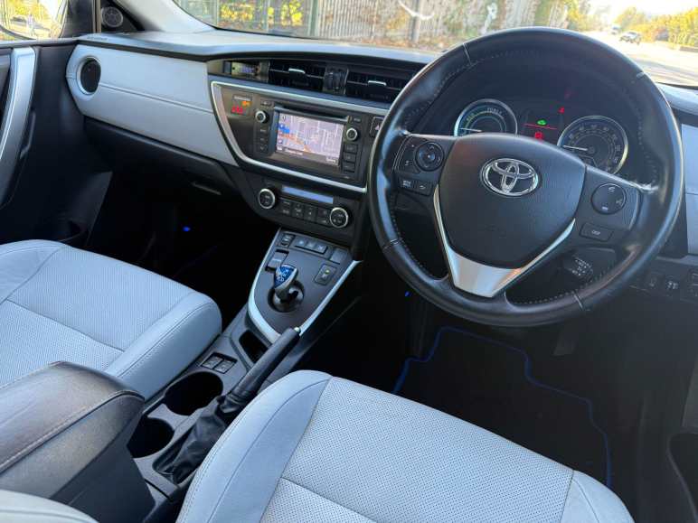 TOYOTA AURIS