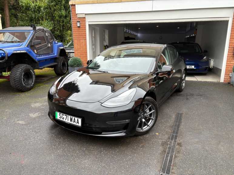 TESLA MODEL 3